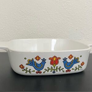Vintage Corning Ware "Country Festival" casserole dish, produced in 1975.